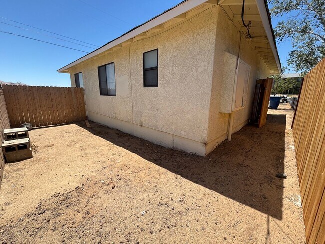 Building Photo - 15878 Edwin St