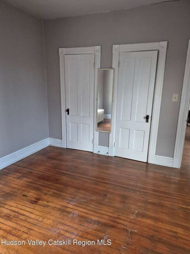 Building Photo - 128 Market St