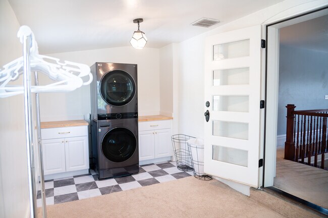 Building Photo - 145 E 300 S