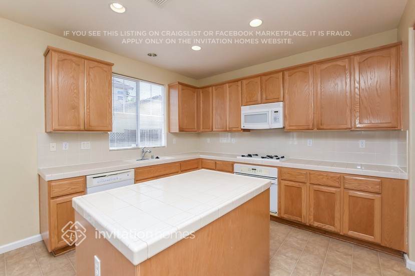Building Photo - 1311 Isabel Ct