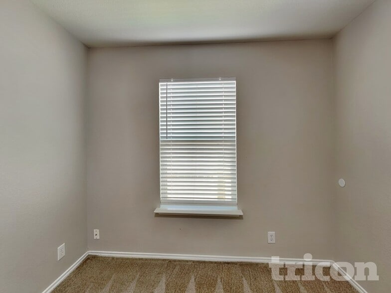 Building Photo - 2007 Mission Cove