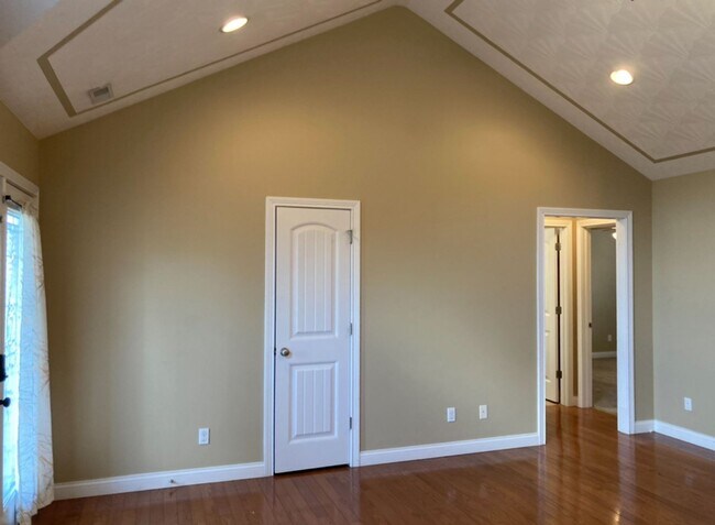 Building Photo - 166 Twin Lakes Dr