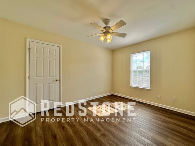 Building Photo - 812 Jennings Berry Dr