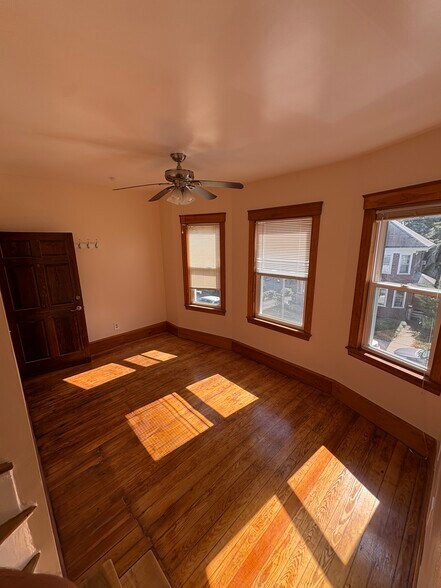 Building Photo - 38 Farquhar St