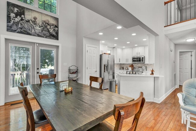 Building Photo - 3120 Pin Oaks Cir NE