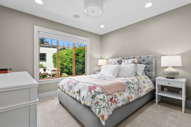 Building Photo - 3bd/1.75ba Seattle Home