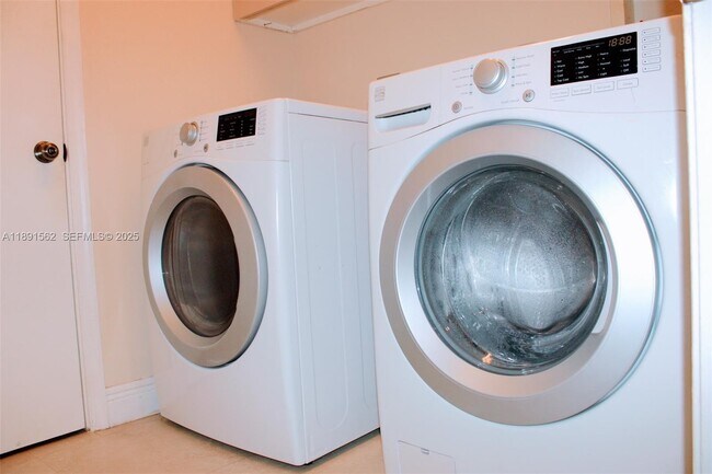 Building Photo - 11151 Minneapolis Dr