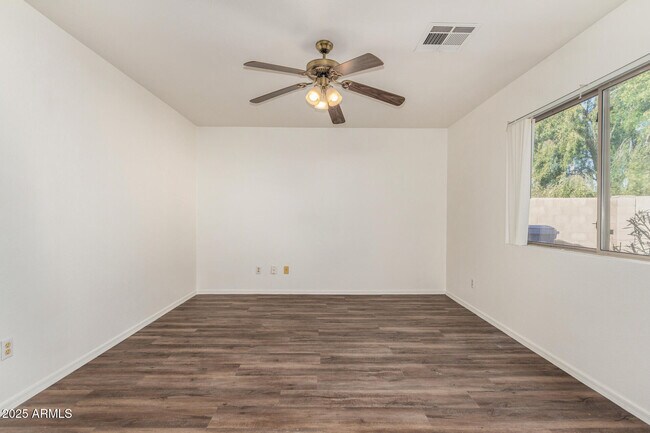 Building Photo - 15928 W Smokey Dr