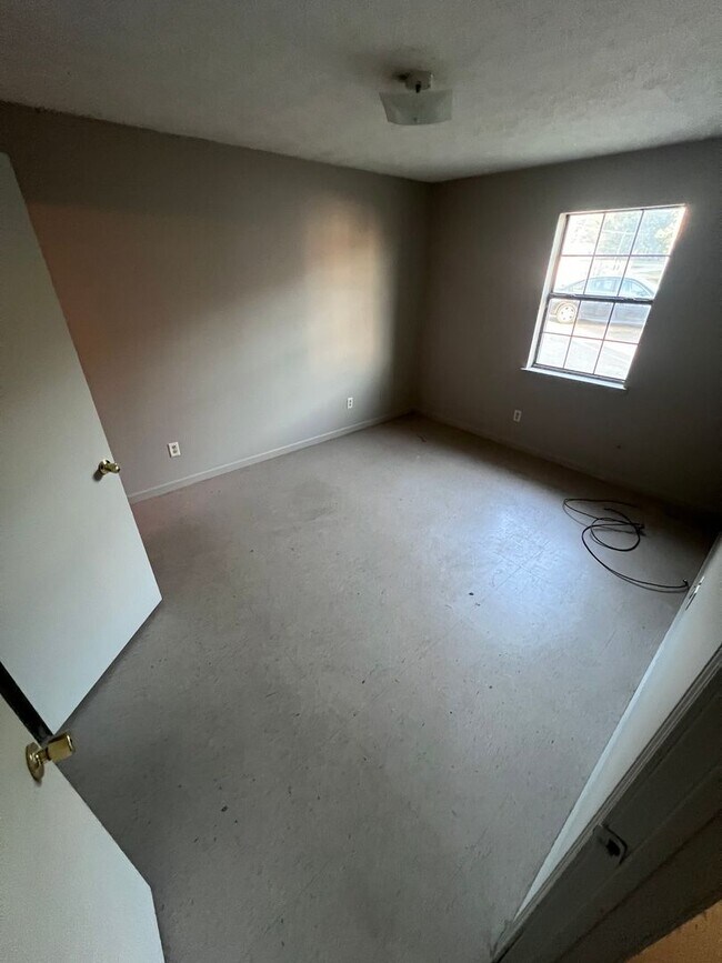 Building Photo - Monthly Paid Rent