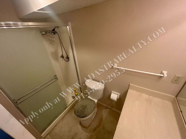 Building Photo - Spacious 2 Bed 2 Bath Ground Floor Unit-Coming SOON!!