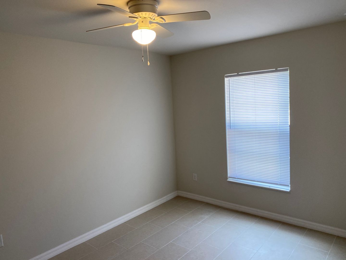 Building Photo - $250 move in special - 3 bedroom, 2 bath Duplex