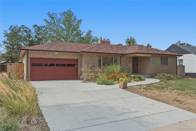 Building Photo - 1631 Xanthia St