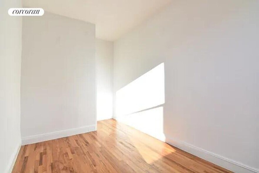 Building Photo - 368 Van Brunt St