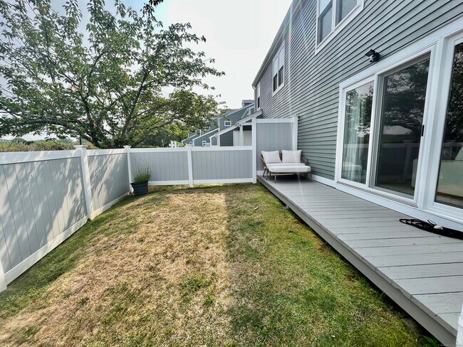 Building Photo - 92 Limewood Ave