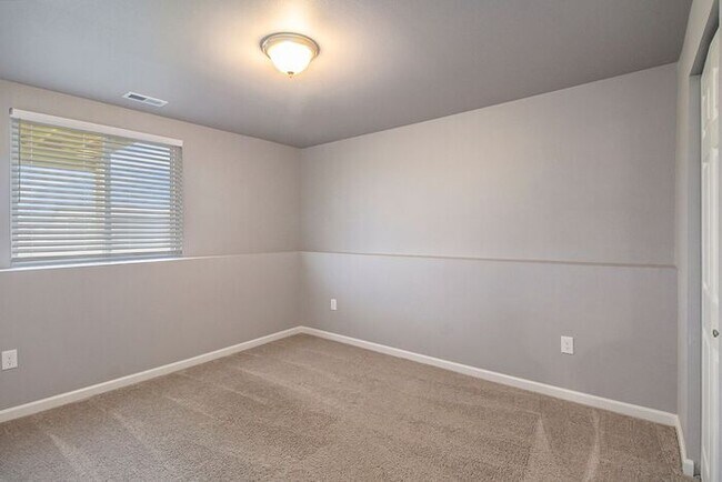 Building Photo - 16044 Bedington Dr