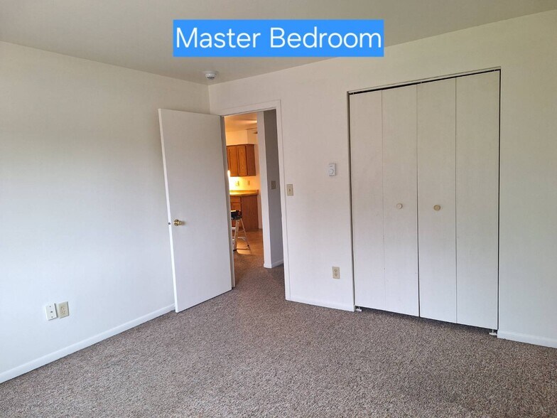 Building Photo - 1215 W Beckert Rd