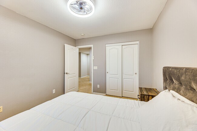Building Photo - 3552 N Excalibur Pl