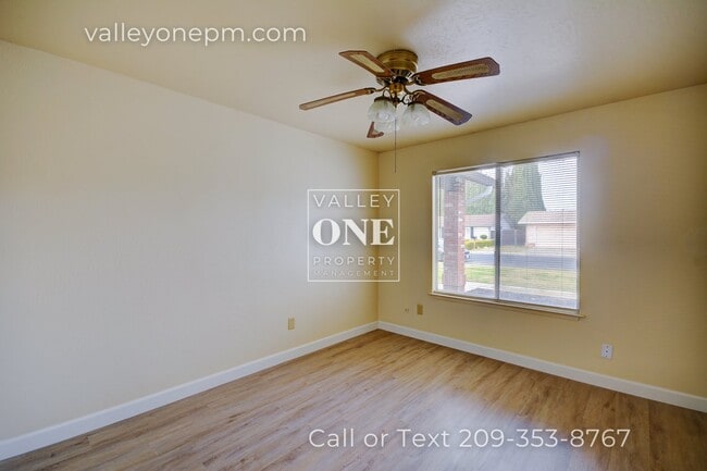 Building Photo - 2232 Ridgeway Dr