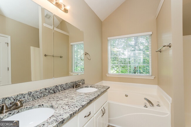 Building Photo - 308 Barr Cir