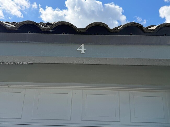 Building Photo - 11690 Briarwood Cir