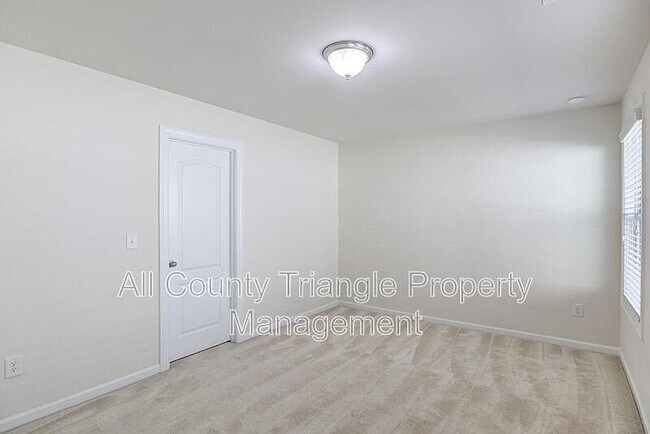 Building Photo - 728 Lampwick Ln