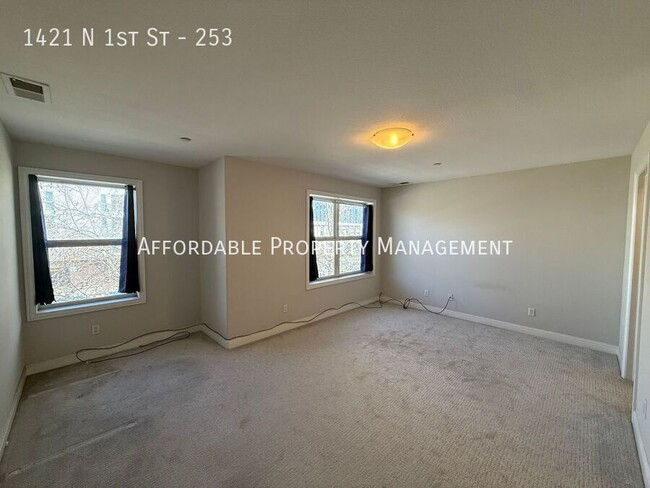 Building Photo - 1421 N First St