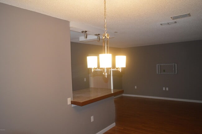 Building Photo - 101 Summer Pl