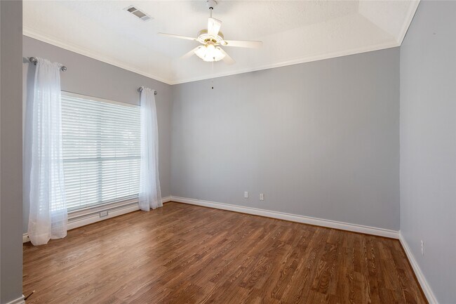 Building Photo - 60 Fairfield Dr