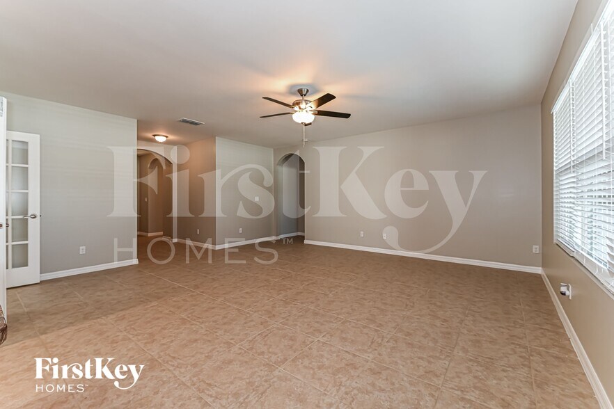 Building Photo - 1716 SW 1st Ave