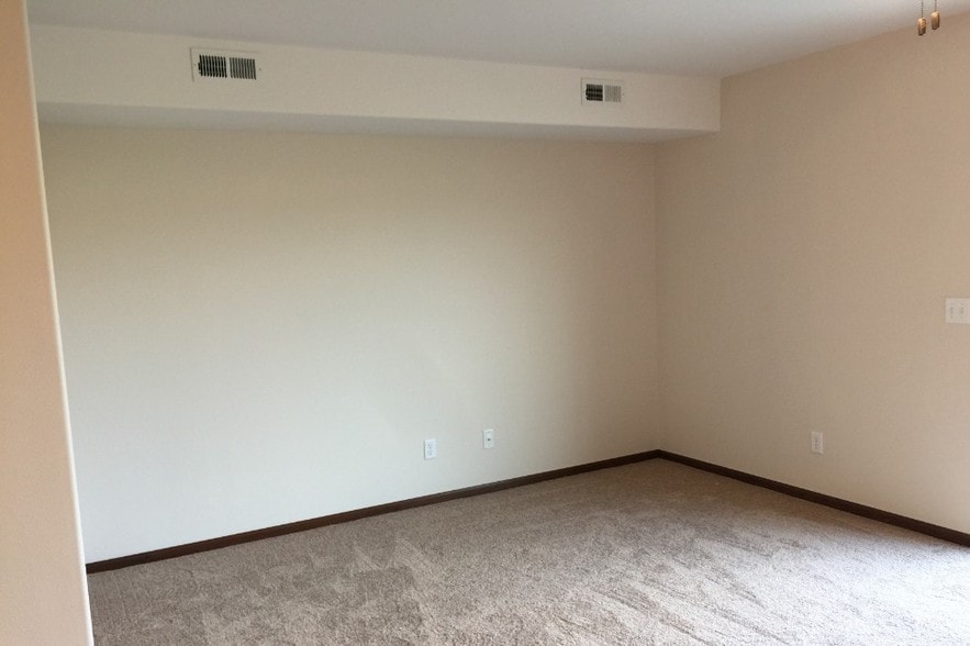 Living room - 1910 Wrigley St