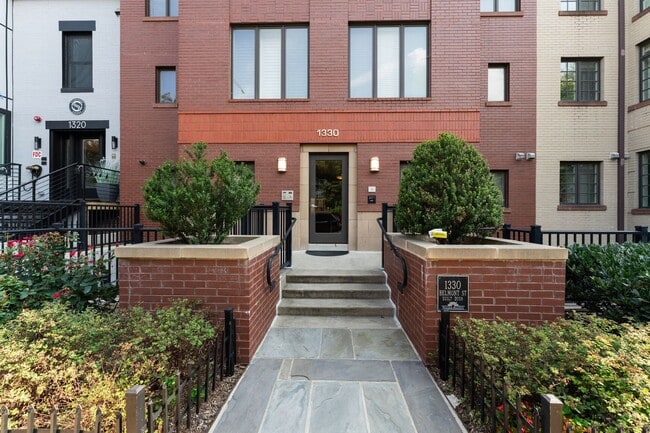Building Photo - Available Now! 1 Bedroom + Den In Adams Morgan/ Dupont/ U Street