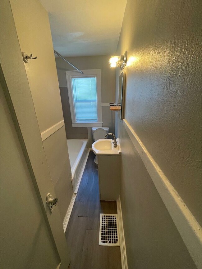 Building Photo - South Broad Ripple Two Bedroom Bungalow