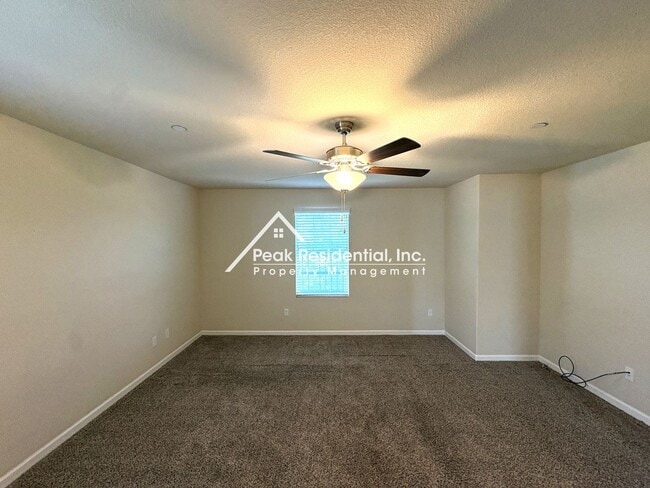 Building Photo - Spacious 4bd/2ba House - Gated Community