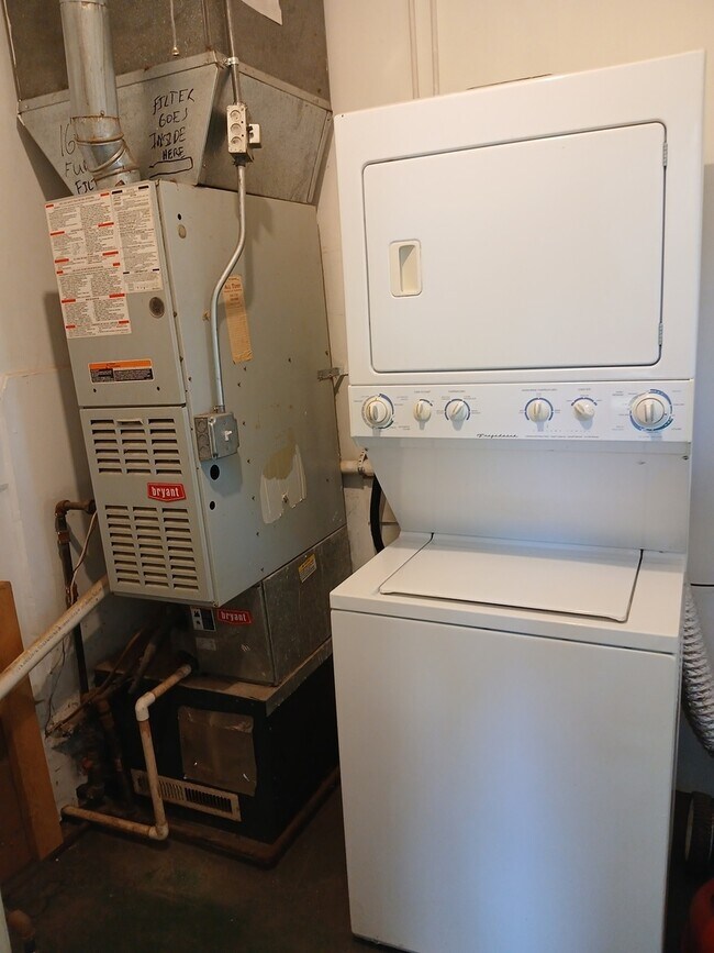 Building Photo - 112 Hazel Ct