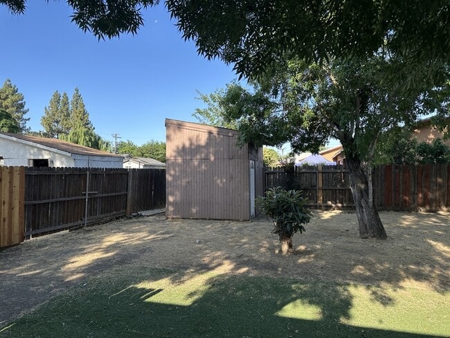 Building Photo - Updated 3 Bedroom 1 Bathroom Home.