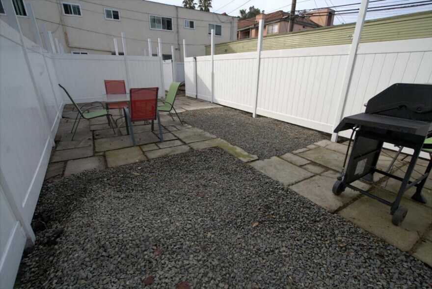 530 sq. ft. of private, fenced-off yard space - 1123 E Ocean Blvd