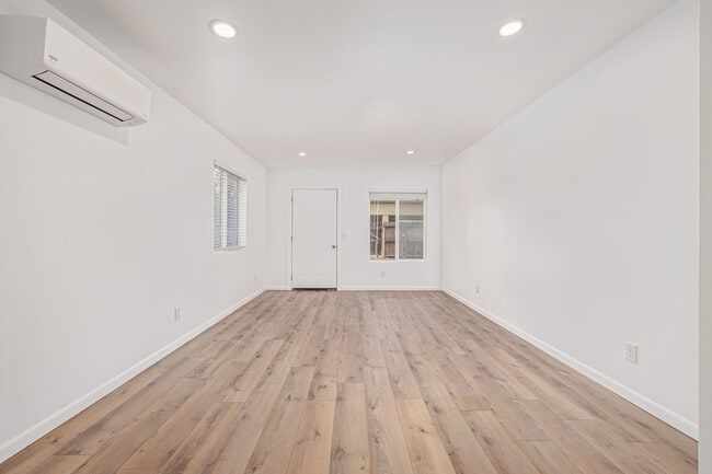 Building Photo - 4516 N 8th Pl