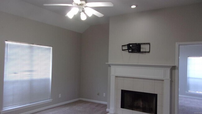 Building Photo - 826 Bluegrass Dr