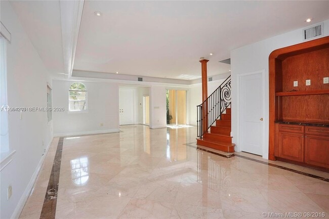 Building Photo - 592 Fernwood Rd