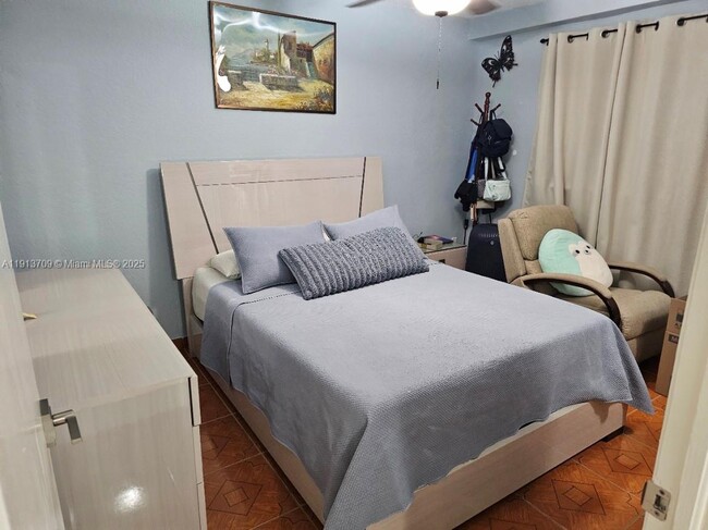 Building Photo - 21 E 3rd St