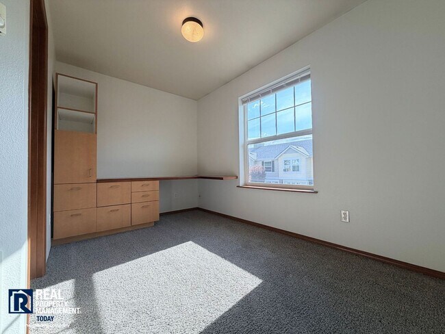 Building Photo - Courtney Ridge Townhome with Garage & Private Patio!