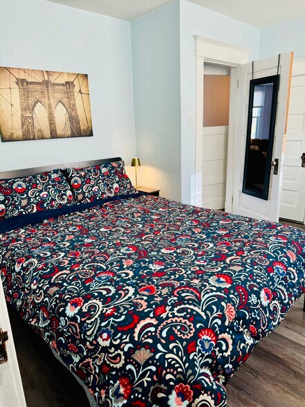 Bedroom - 315 W Halliday St