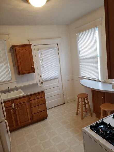 Kitchen - 633 E Lombard St