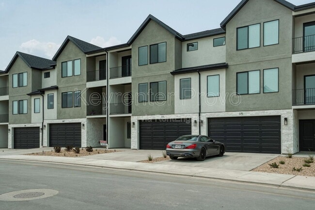Building Photo - 371 E Levengrove Dr