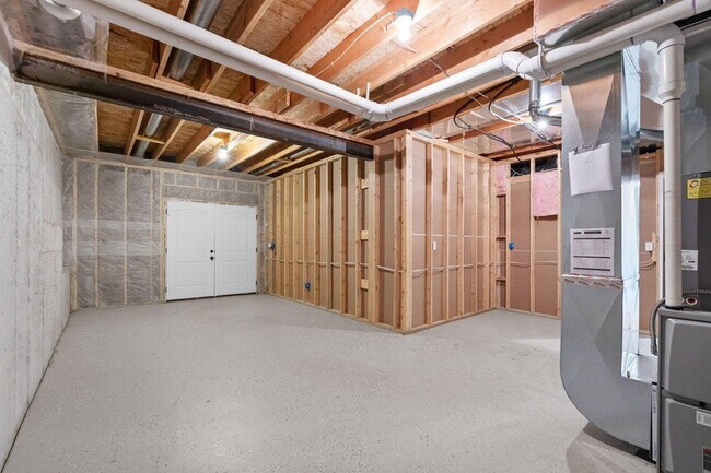 Building Photo - 1605 Labrador Dr