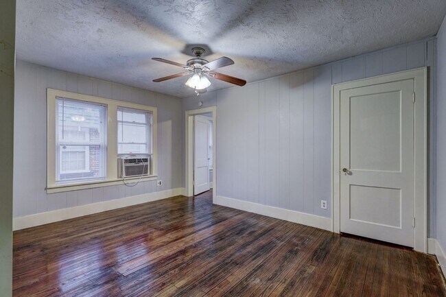 Building Photo - Lovely 1 Bed Home with new Balcony: 1407 1/2 Northwest 17th Street