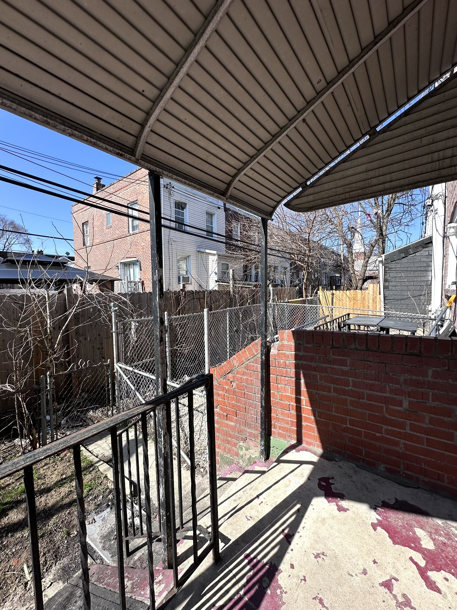 Building Photo - 2620 Sylmar St