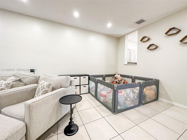 Building Photo - 130 Riverwalk Cir