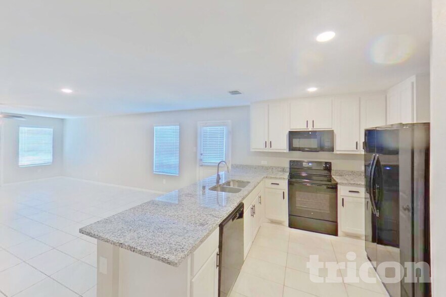 Building Photo - 6445 Middlebury Dr