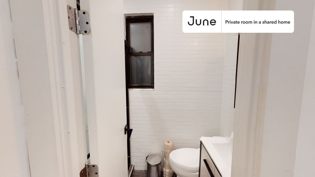 Building Photo - Room in Shared 4 bed/2 bath home in Ridgewood